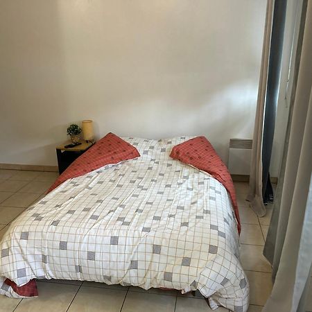 Studio A 2 Pas Du Metro Clichy Bagian luar foto
