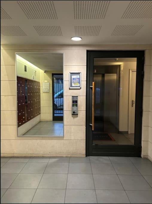 Studio A 2 Pas Du Metro Clichy Bagian luar foto