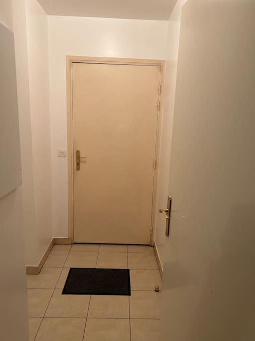 Studio A 2 Pas Du Metro Clichy Bagian luar foto