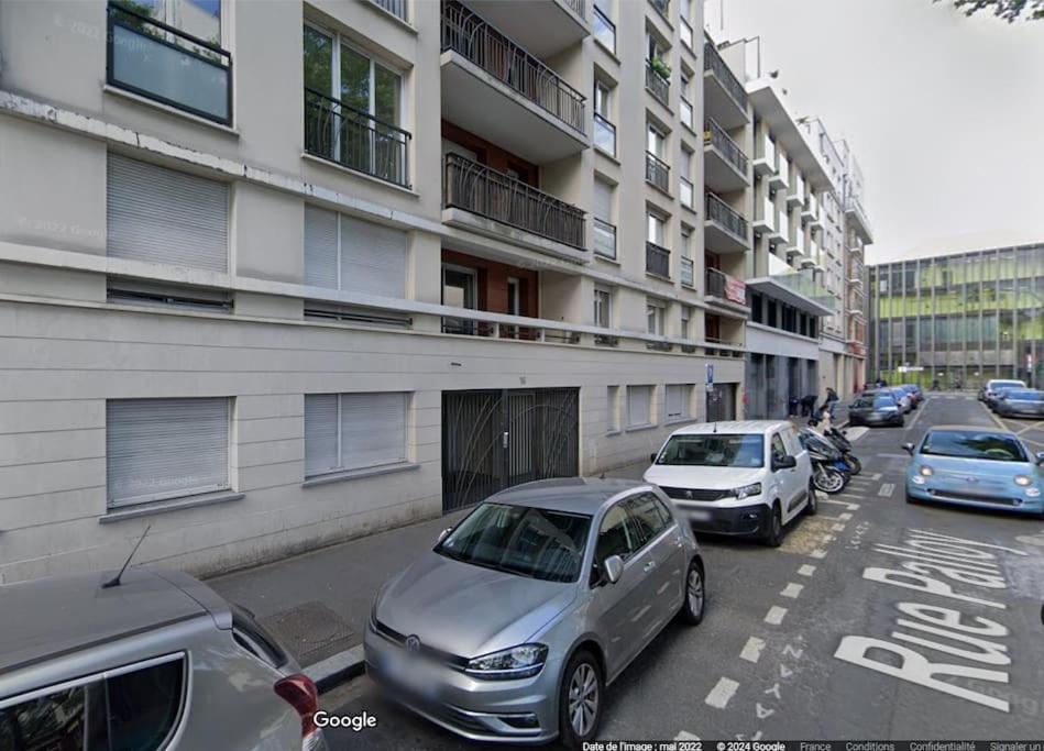 Studio A 2 Pas Du Metro Clichy Bagian luar foto
