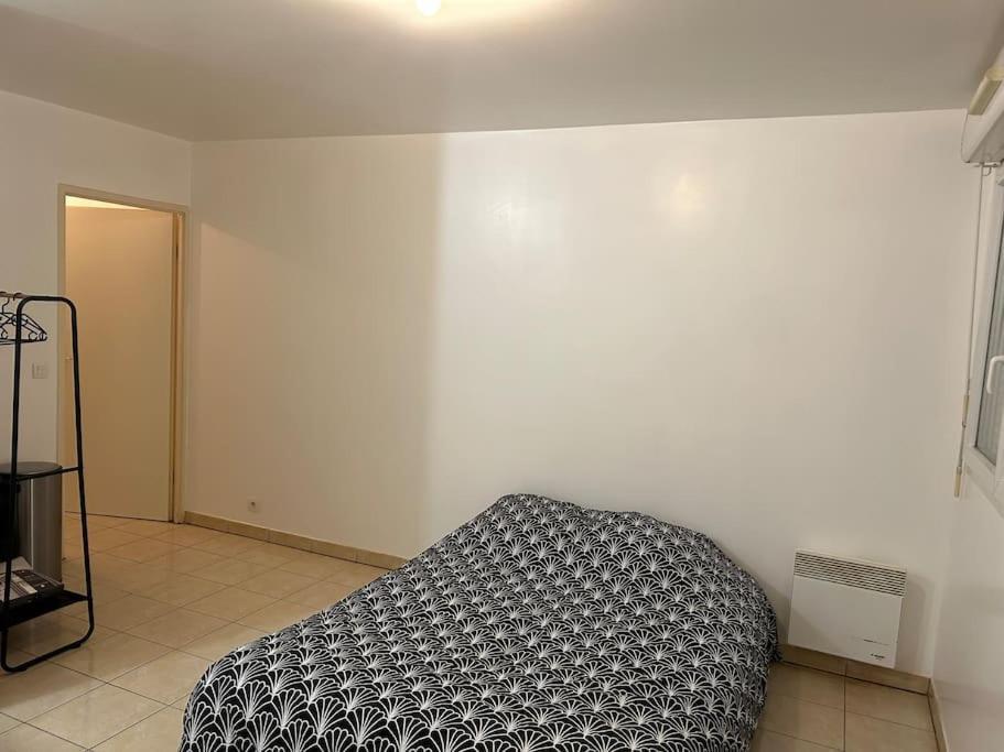 Studio A 2 Pas Du Metro Clichy Bagian luar foto
